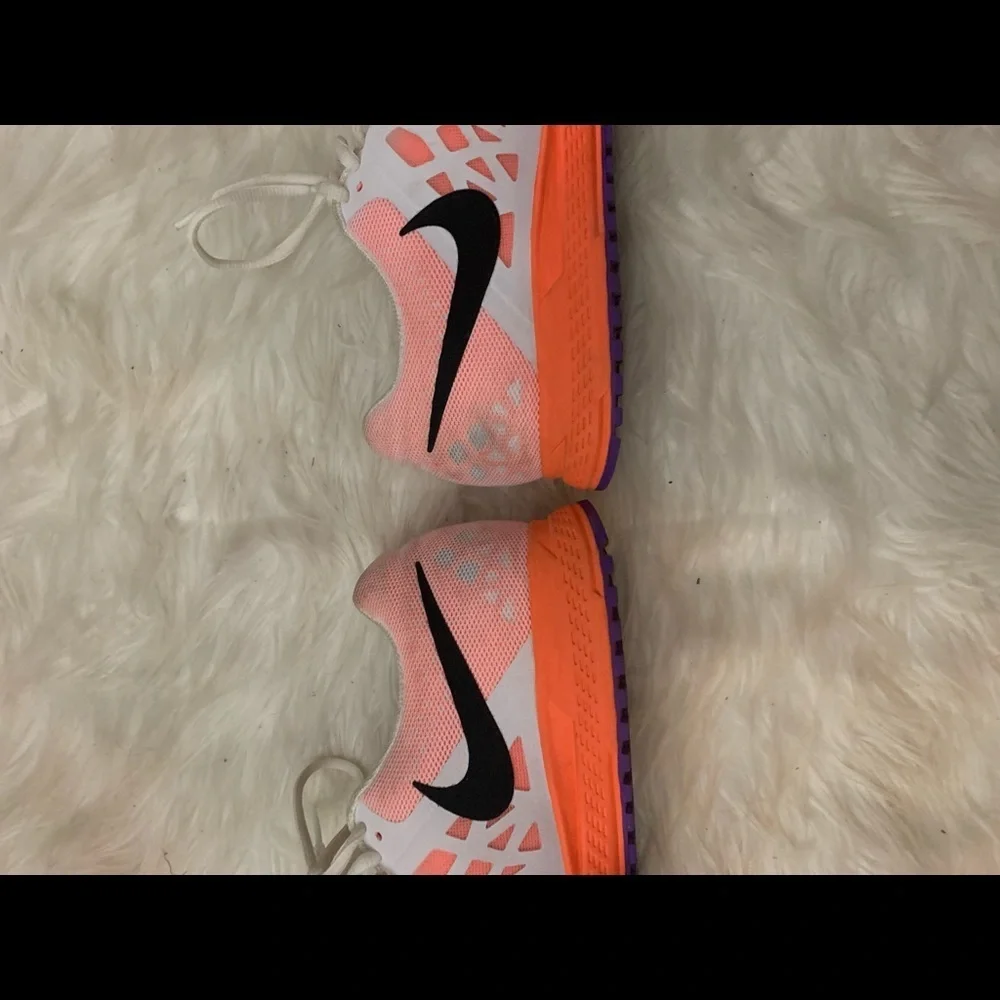 Nike women’s sneakers